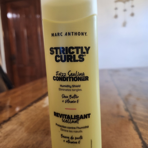 Marc Anthony Strictly Curls Conditioner and Cake Bouncy Milk Serum - Picture 3 of 3